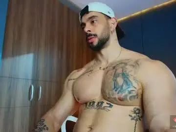 Chaturbate Live Sex Cam of massimo_visconti