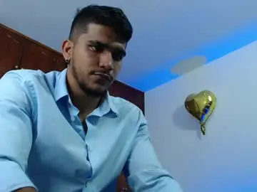 Chaturbate Live Sex Cam of camilo_contre21