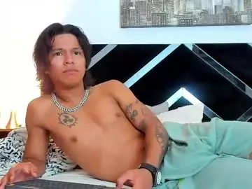 Chaturbate Live Sex Cam of andykings_1