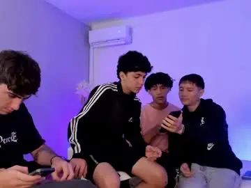 Chaturbate Live Sex Cam of handsomeboys19