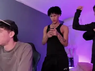 Chaturbate Live Sex Cam of handsomeboys19