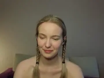 Chaturbate Live Sex Cam of tashinapetitto