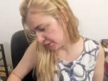 Chaturbate Live Sex Cam of artsyandcraftsy_
