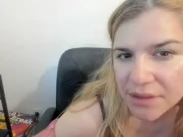 Chaturbate Free Porn Cam of artsyandcraftsy_