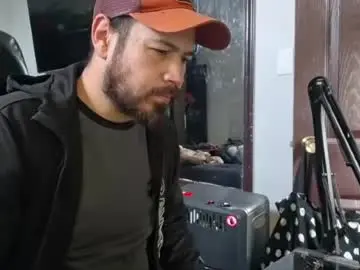 Chaturbate Live Sex Cam of noizemanx