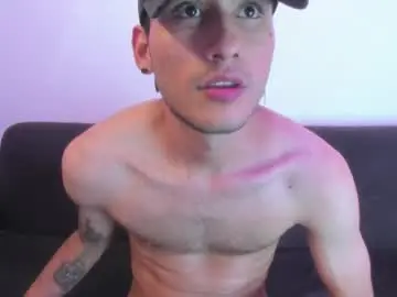 Chaturbate Live Sex Cam of henrik_senn