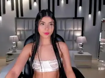 Chaturbate Best live sex cam show of mialaurence_
