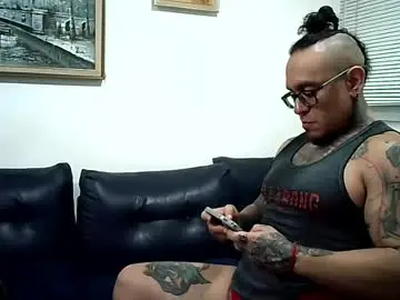 Chaturbate Adult Video Chat of ayrton_naffah2