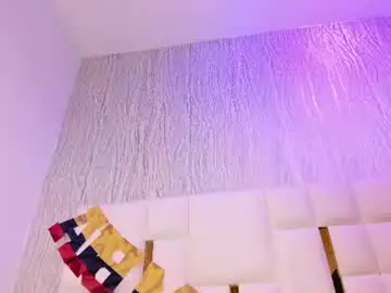 Chaturbate Free Live Porn of hillary_uckerman_