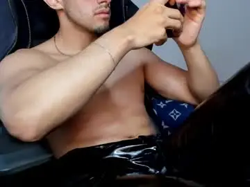 Chaturbate Live Sex of tommy_bred