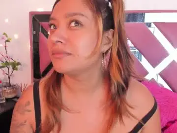 Chaturbate Best live sex cam show of bellalumi