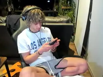 Chaturbate Free Porn Cam of bashful4200