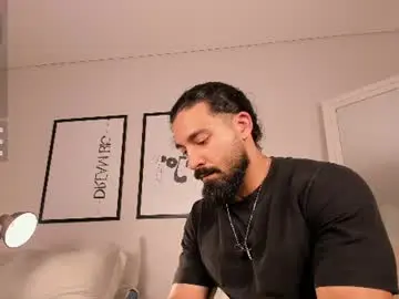 Chaturbate Live Sex Cam of maxstrong01