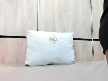 Chaturbate Live Sex Cam of ikia_lopez