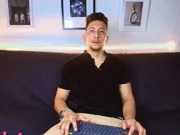 Chaturbate Nude Webcam of emiliocum_24
