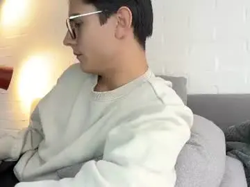 Chaturbate Live Sex Cam of hey_cesard