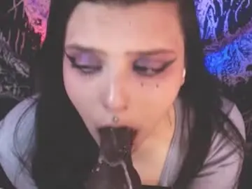 Chaturbate Live Sex Cam of mikaskullcs