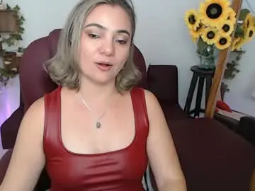 Chaturbate Live Sex Cam of lilly_milf