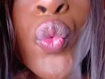 Chaturbate Live Sex Cam of nahomicampbell_