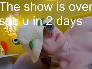 Chaturbate Live Sex Cam of lessysweety