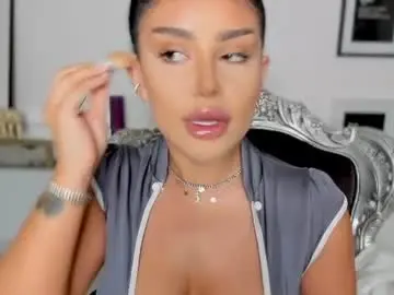 Chaturbate Live Sex Cam of moniqueeass