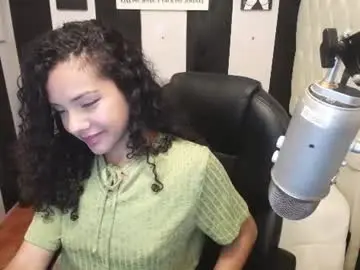 Chaturbate Free Live Porn of lucy_lorelei