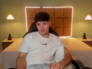 Chaturbate Live Sex Cam of alejootwink
