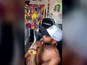 Chaturbate Free Porn Cam of papian0