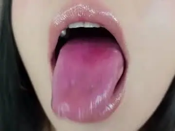 Chaturbate Nude Webcam of mia_roux1