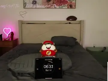 Chaturbate Live Sex Cam of ari_lovexo