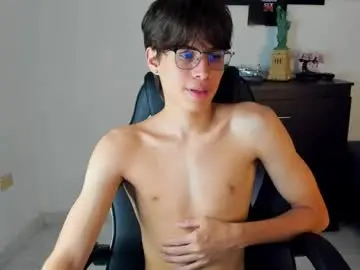 Chaturbate Live Sex Cam of ryan_bronw