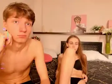 Chaturbate Live Sex Cam of couplewetlove