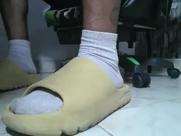 Chaturbate Best live sex cam show of srfindomfeet_