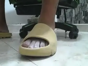 Chaturbate Live Porn of srfindomfeet_