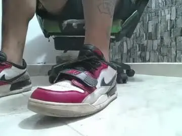 Chaturbate Best live sex cam show of srfindomfeet_