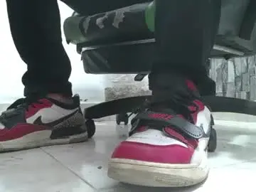 Chaturbate Free Porn Cam of srfindomfeet_