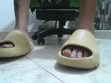Chaturbate Free Porn Cam of srfindomfeet_