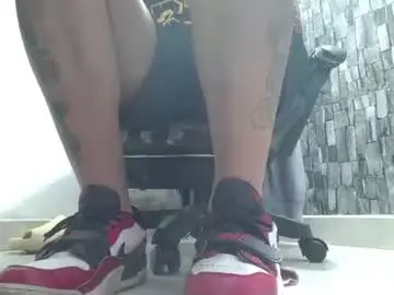 Chaturbate Live Sex Cam of srfindomfeet_