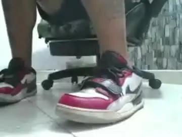 Chaturbate Live Porn of srfindomfeet_