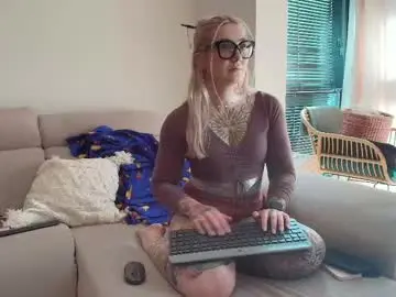 Chaturbate Live Sex Cam of tattoobbgirl