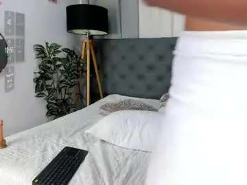 Chaturbate Best live sex cam show of camilo_santoss