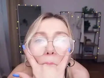 Chaturbate Sex Cam of glossybabe_