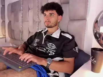 Chaturbate Live Sex Cam of lucasthomson_