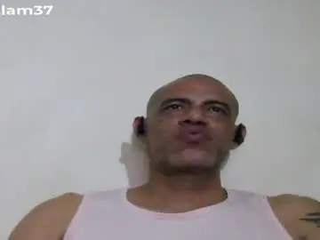 Chaturbate Live Sex Cam of retlam37