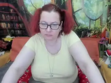 Chaturbate Live Sex Cam of dyannelovee