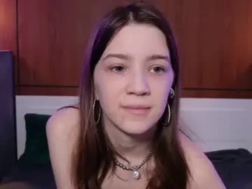 Chaturbate Live Sex Cam of sexy_me_bb