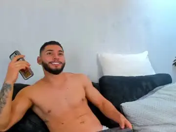 Chaturbate Live Sex Cam of louis_connor