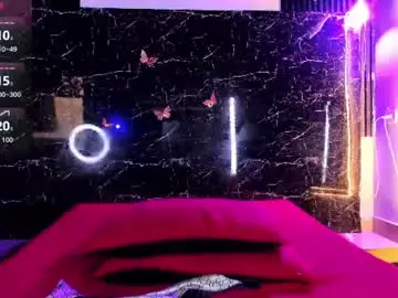 Chaturbate Live Porn of adrian_wolff