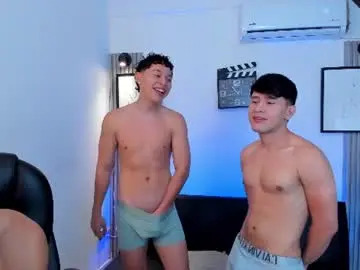 Chaturbate Live Sex Cam of burning_wallen