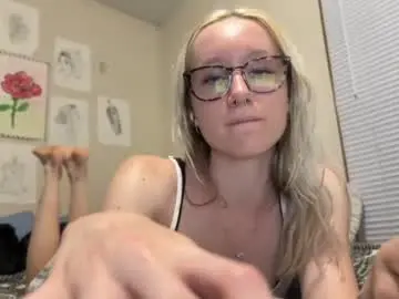 Chaturbate Adult Video Chat of itshallie